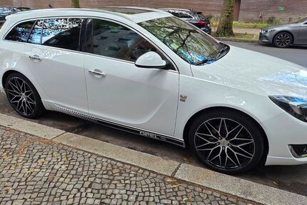 Opel Insignia 122.848 km 8.500 &euro; Berlin 10715