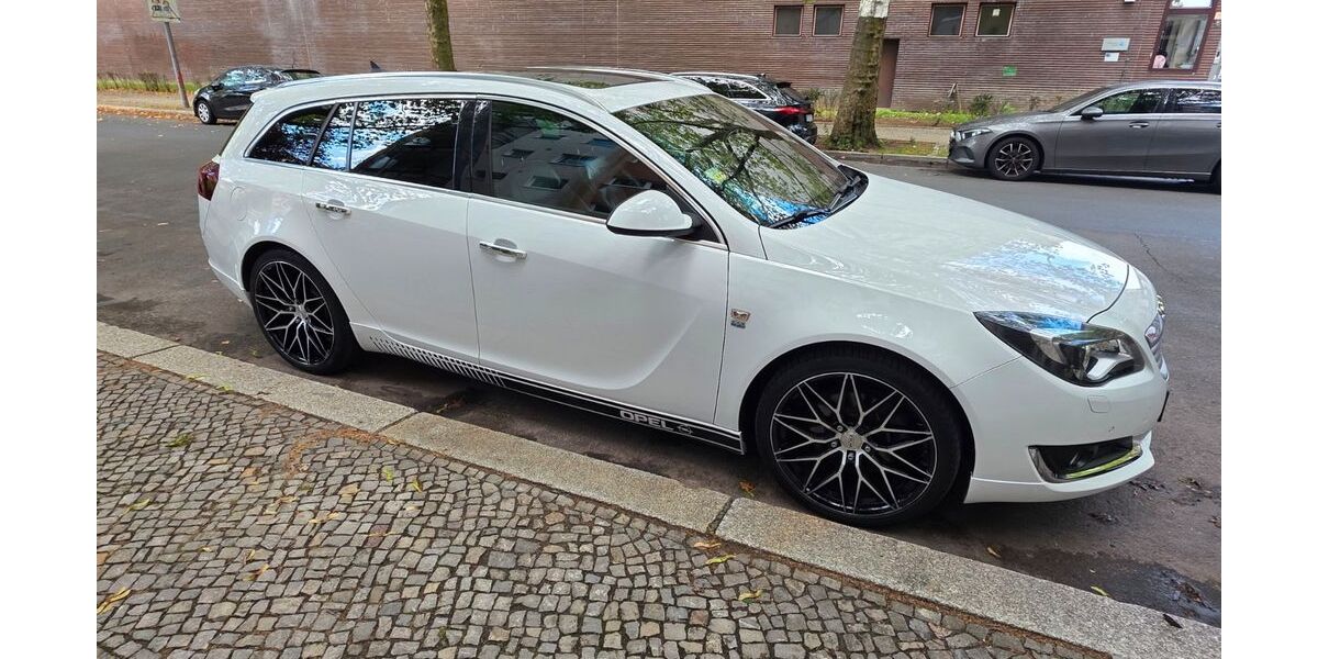 Opel Insignia 122.848 km 8.500 &euro; Berlin 10715