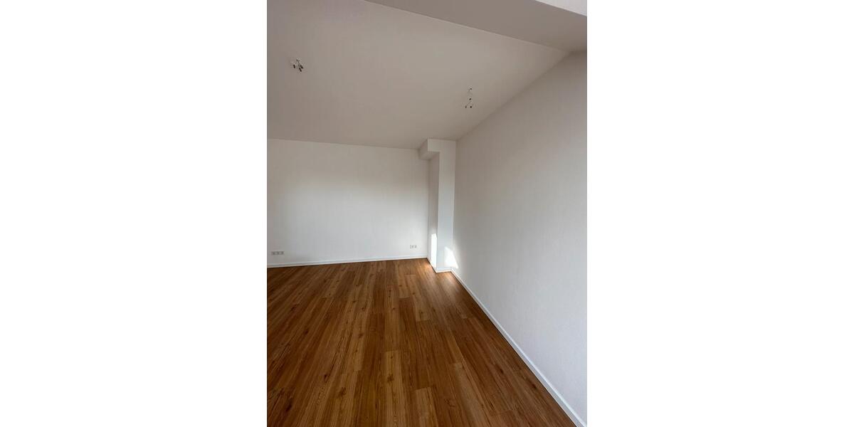 Dachgeschoßwohnung Berlin Marzahn-Hellersdorf - 3 Zimmer, 79 m&sup2;, 1.405&euro; | Angebot:27699216