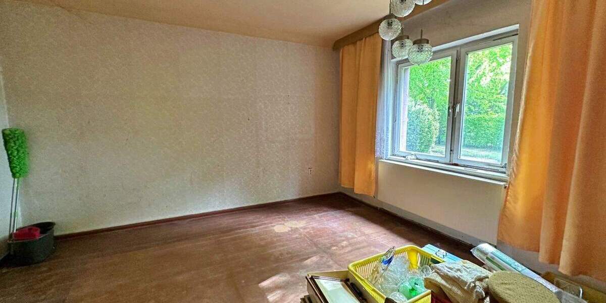 Großes Grundstück am Rande von Berlin bebaut mit einem EFH und Ferienhaus 1 zimmer