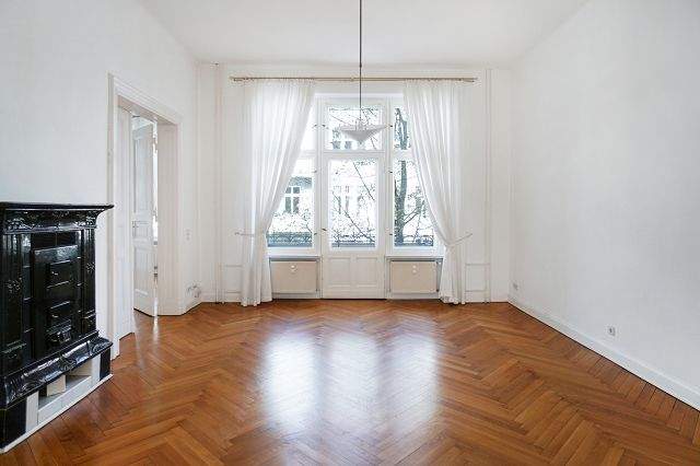 Befristet: Lichtdurchflutete Altbauwohnung nahe Viktoria-Luise-Platz 6 zimmer