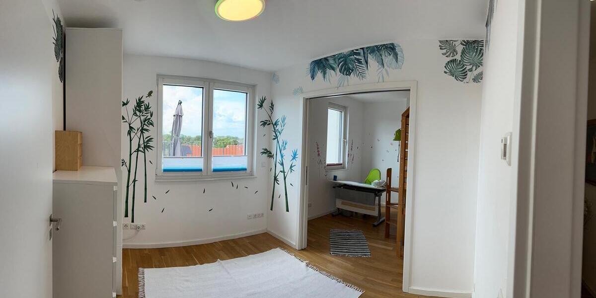 Hochwertig eingerichtete DG-Wohnung mit großer Dachterrasse u. schöner Aussicht auf den Hahneberg 4 zimmer