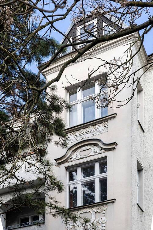 Familienfreundlicher Altbautraum: 3 Zimmer mit sonnigem Balkon - perspektivisch zur Eigennutzung!