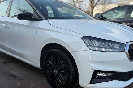 Skoda Fabia 112.000 km 14.990 &euro; berlin 12681