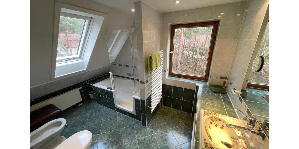 Einfamilienhaus Kleinmachnow - 6 Zimmer, 180 m&sup2;, 2.700&euro; | Angebot:24379408