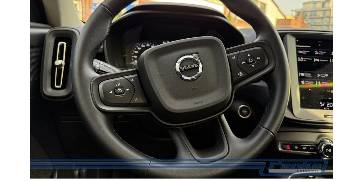 Volvo XC40 Essential 2WD 8G*LED*Virtuall*PDC*BT*Tempo* 15.156 km 25.990 &euro; Berlin 13187