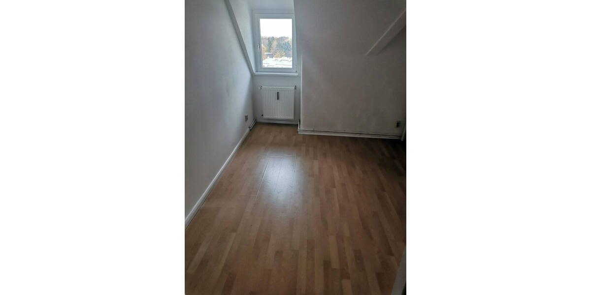 Etagenwohnung Berlin Altglienicke - 4 Zimmer, 111 m&sup2;, 1.400&euro; | Angebot:25927499