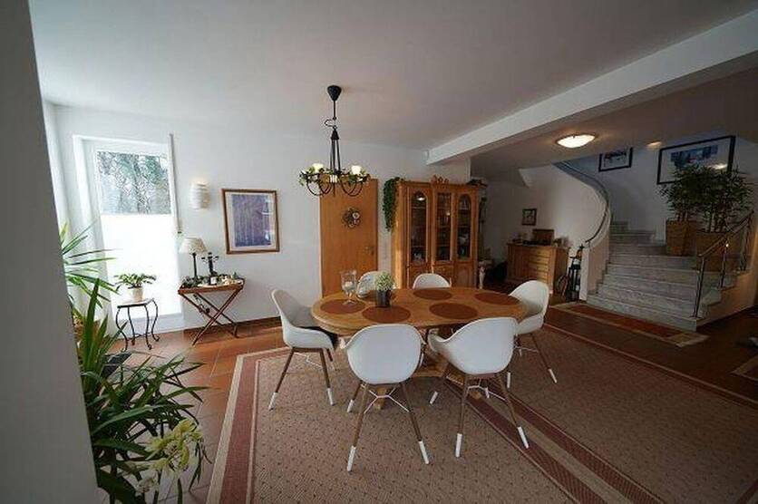 Großzügiges Architektenhaus, gepflegt, mit separater EinliegerWohnung