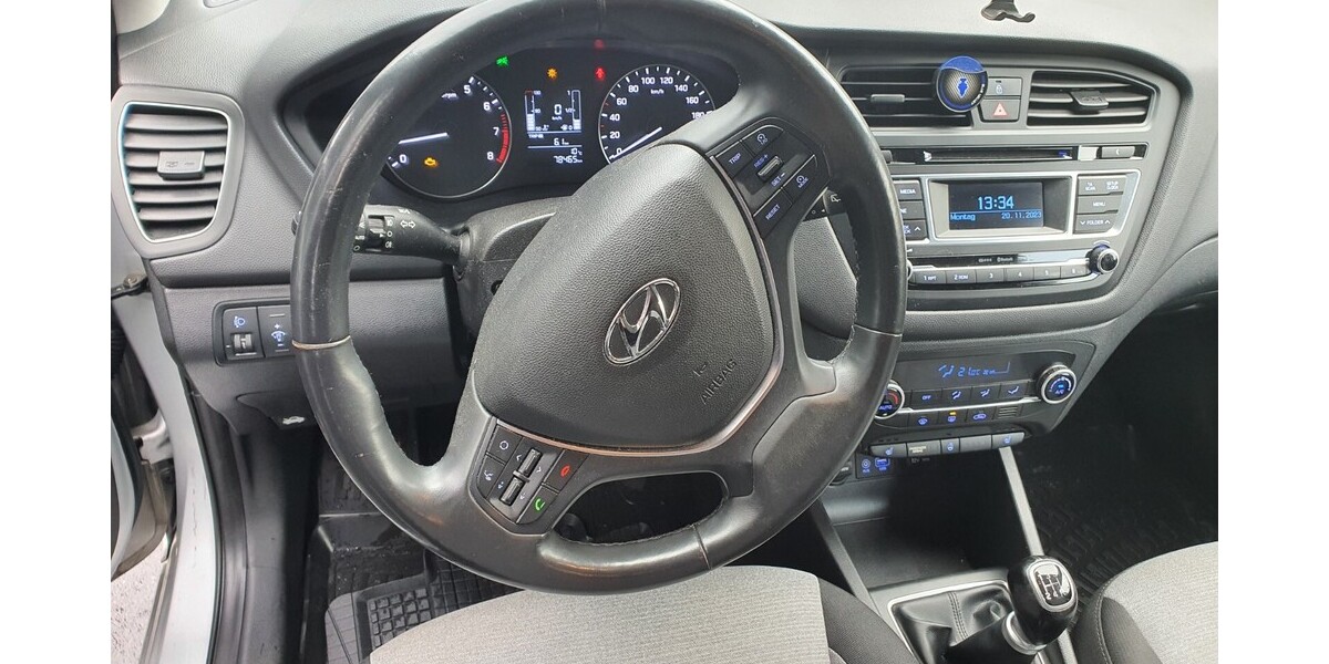 Hyundai i20 78.465 km 8.500 € Berlin 10178