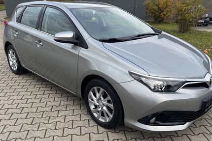 Toyota Auris 91.000 km 10.990 € Mittenwalde 15749