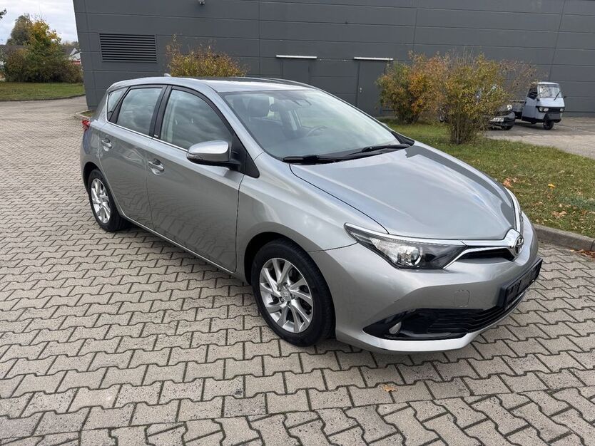 Toyota Auris 91.000 km 10.990 € Mittenwalde 15749