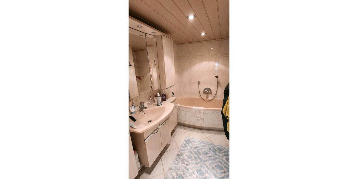 Doppelhaushälfte - 7 Zimmer, 140 m&sup2;, 56.000&euro; | Angebot:27288956