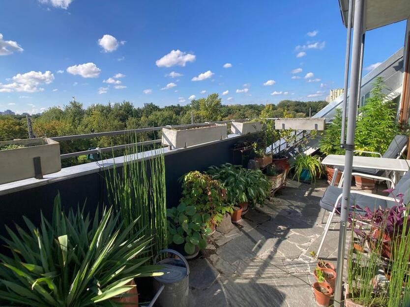 Helle 3-Zi 90m² DG-Whg Terrasse Blick Tiergarten provisionsfrei