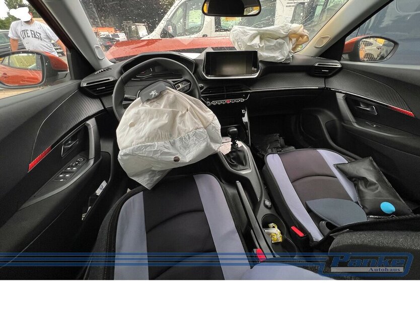 Peugeot 2008 1.2 PureTech 100 Active Pack*Unfall* 21.200 km 6.380 € Berlin 13187