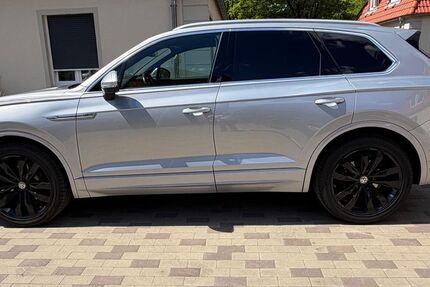 VW Touareg 175.876 km 32.500 &euro; Berlin 12489
