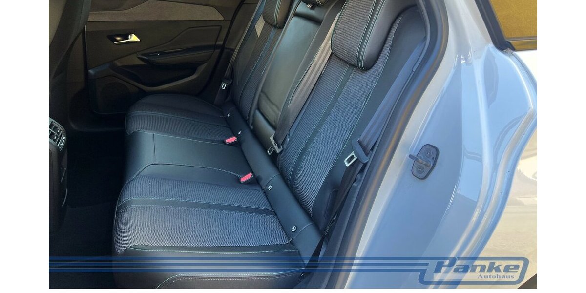 Peugeot 308 Allure EAT8*NAV*Carplay*LED*360°*Cockpit* 150.000 km 17.990 &euro; Berlin 13187