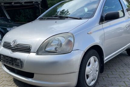 Toyota Yaris 65.505 km 2.950 € Berlin 12349