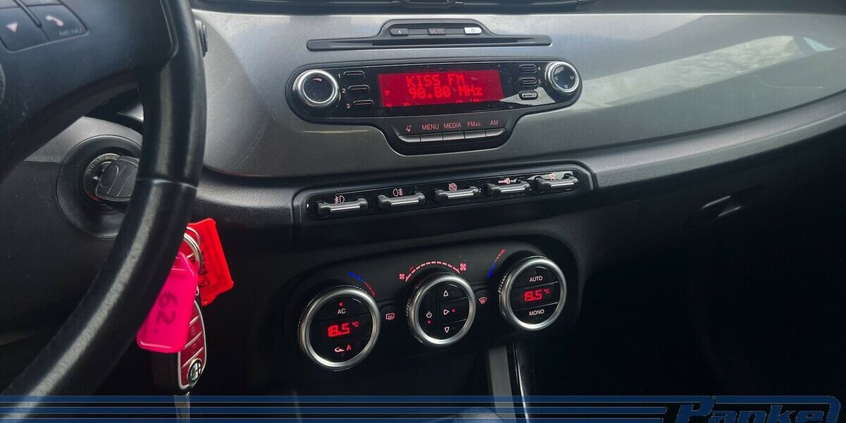 Alfa Romeo Giulietta 1.4 TB Turismo Aut.*BT*SHZ*Leder*Xenon 200.000 km 4.999 &euro; Berlin 13187