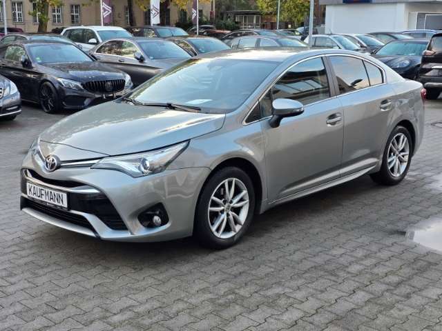 Toyota Avensis 83.000 km 17.790 € Berlin 13581