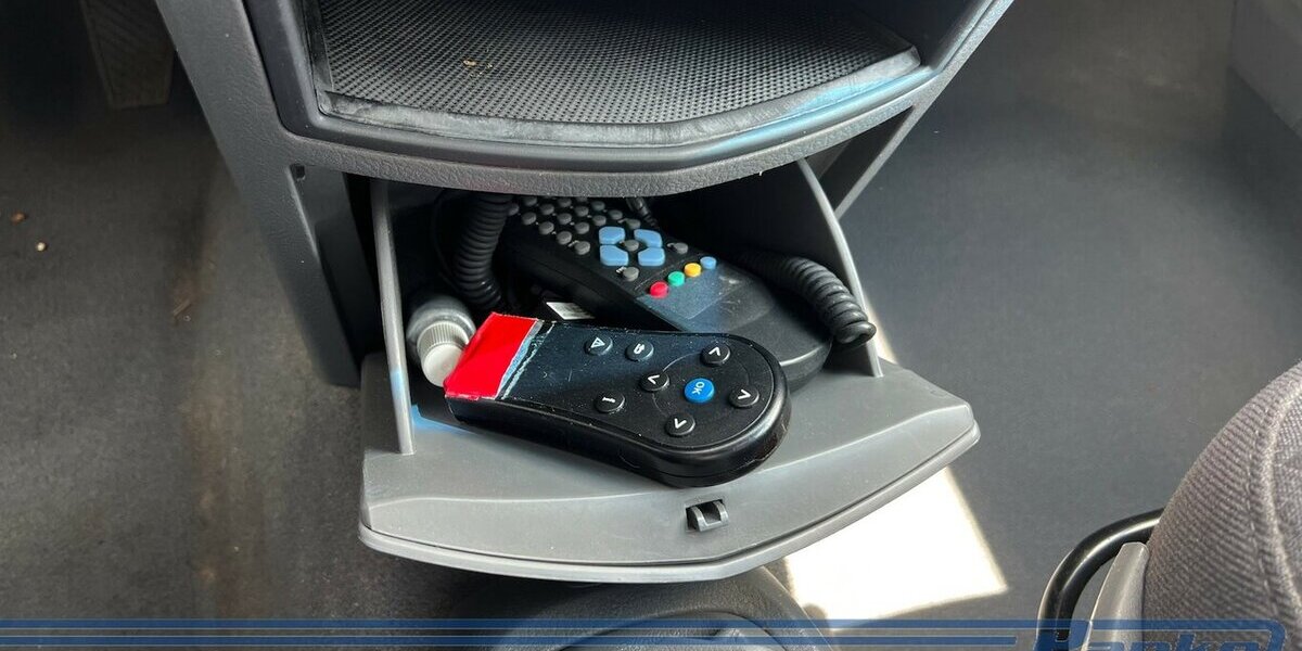 Kia Carens 2.0 16V EX Van*SchiebeD.*Klima*PDC*Bluet* 109.096 km 1.100 &euro; Berlin 13187