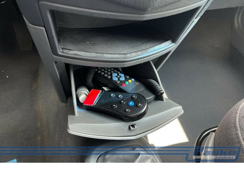 Kia Carens 2.0 16V EX Van*SchiebeD.*Klima*PDC*Bluet* 109.096 km 1.100 € Berlin 13187