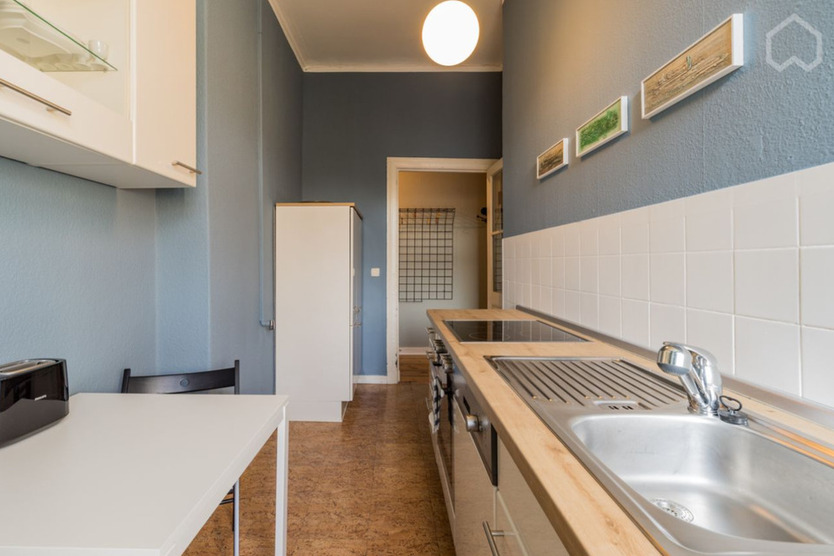 Bezugsfrei! 2-Zi-AltbauWohnung mit Dielen & Möblierung – 58m² – p