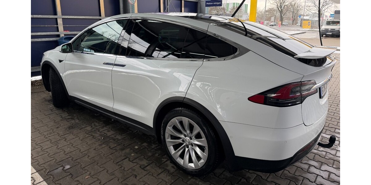 Tesla Model X 153.000 km 39.999 &euro; Berlin 10178
