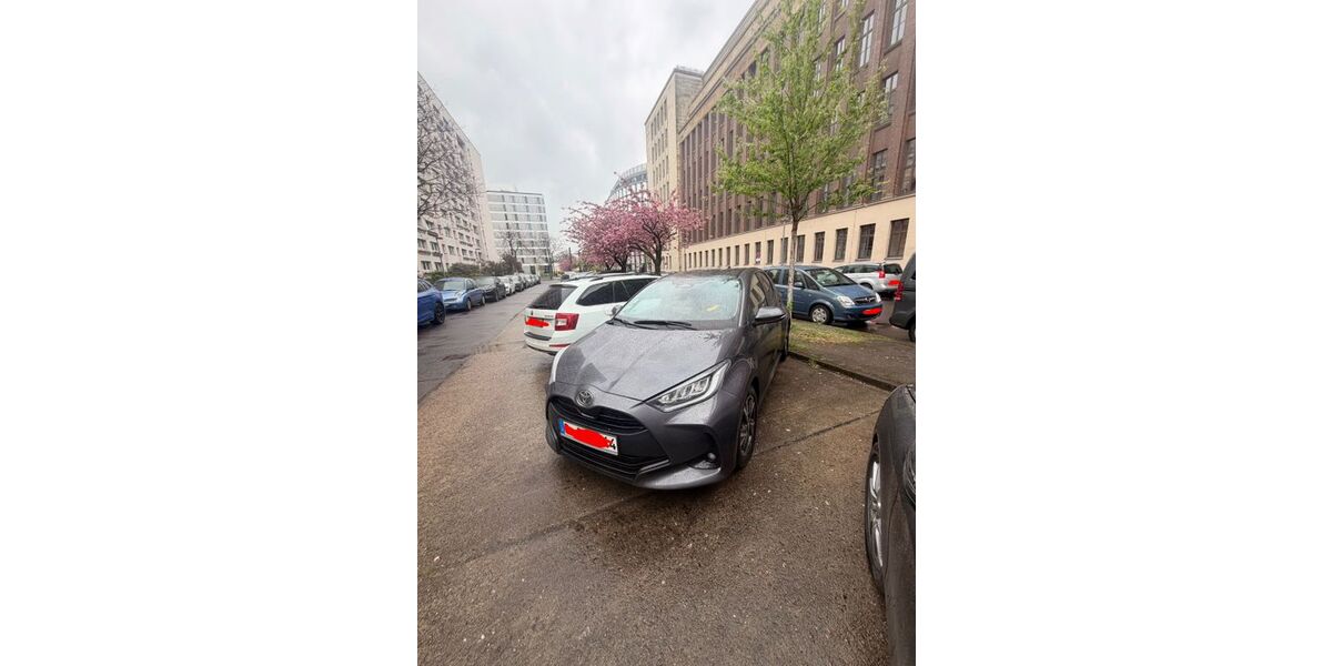 Toyota Yaris 3.900 km 22.900 &euro; Berlin 10178