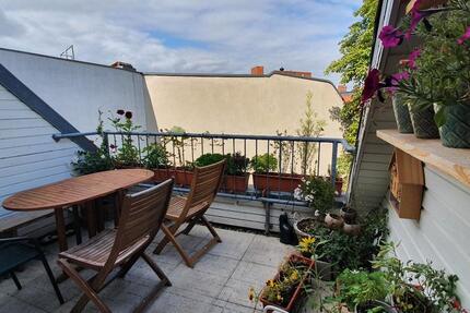 Kurzzeitmiete: 120 m² große Wohnung mit Balkon und 2 arbeitzplätz 3.5 zimmer