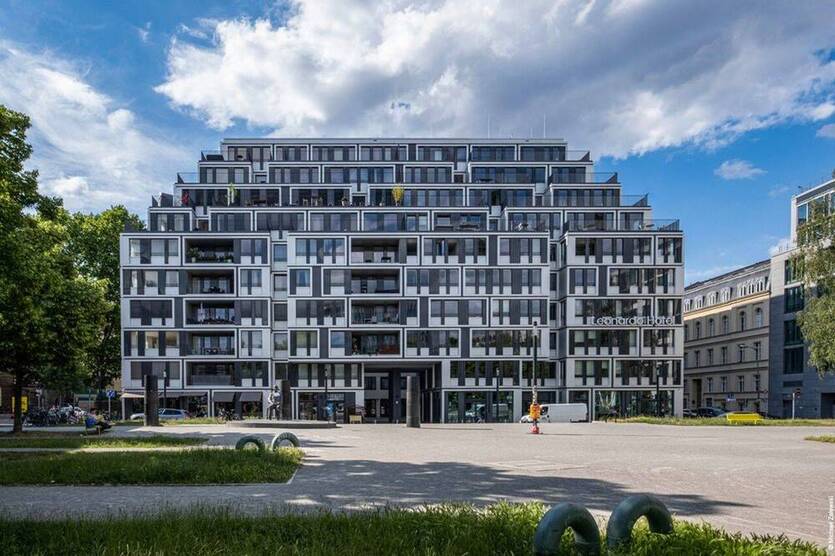 Luxury. Location. Lifestyle. - Designikone an der Spree