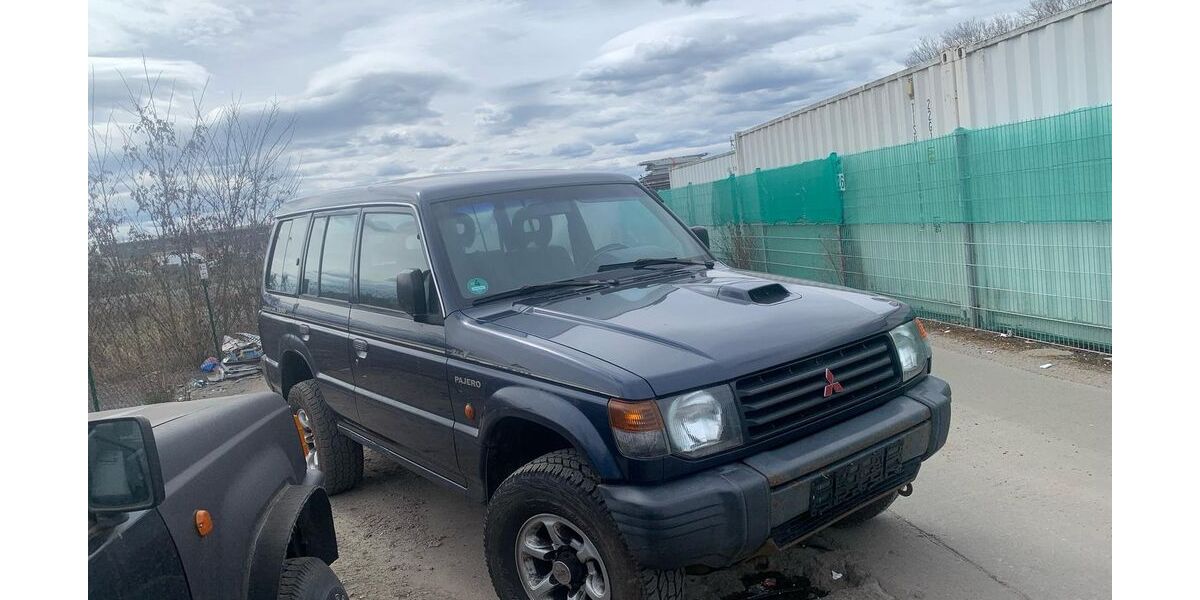 Mitsubishi Pajero 248.000 km 3.899 &euro; berlin 13089