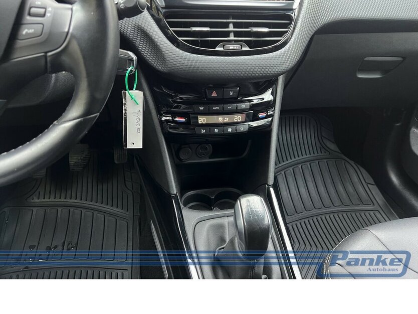Peugeot 2008 Allure*Navi*PDC*SHZ*Ambiete*1-Hand*Tel. 98.291 km 8.480 € Berlin 13187