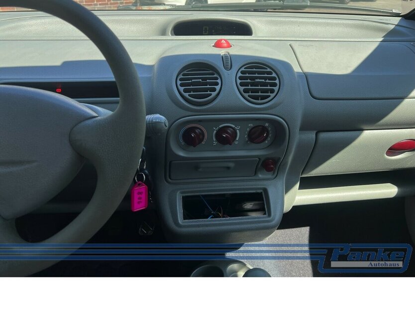 Renault Twingo 1.2 Liberty*Falt-Dach*4-Sitz*11/25TÜV*2-E 174.613 km 1.980 € Berlin 13187