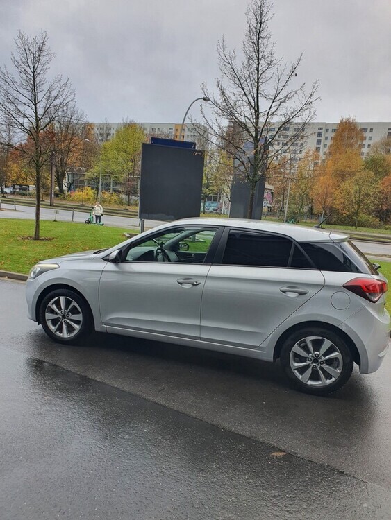 i20