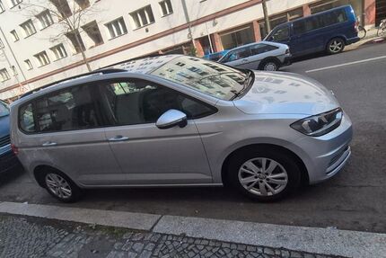 VW Touran 70.500 km 22.999 &euro; Berlin 10178