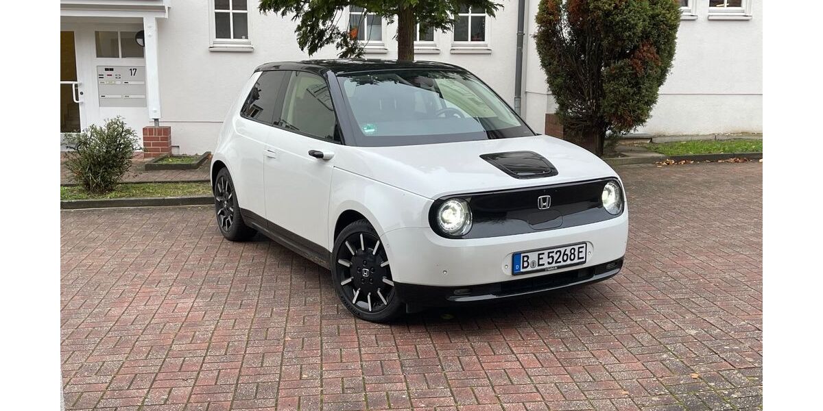 Honda e 19.100 km 16.400 € Berlin 14129