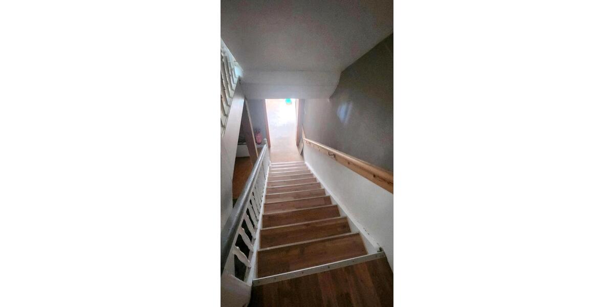 Doppelhaushälfte - 7 Zimmer, 140 m&sup2;, 56.000&euro; | Angebot:27288956