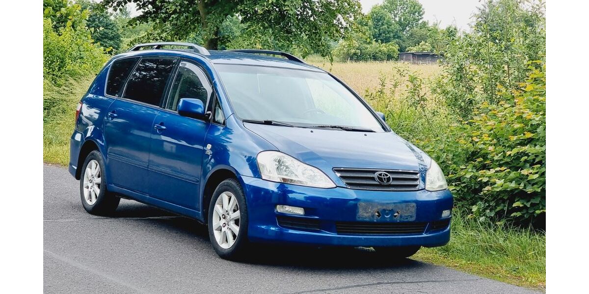 Toyota Avensis Verso 154.665 km 2.450 &euro; Berlin 13629