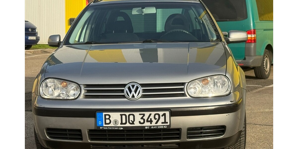 VW Golf V 216.541 km 2.990 &euro; Berlin 10178