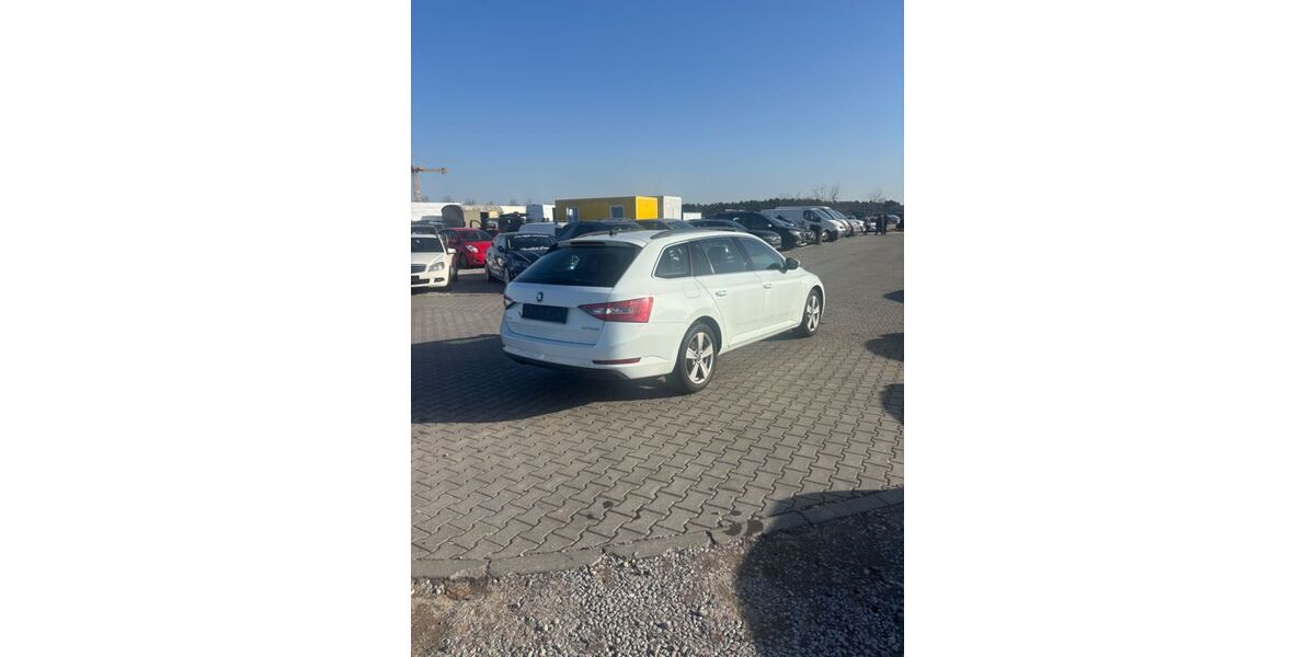 Skoda Superb 250.000 km 8.900 &euro; Mittenwalde 15749