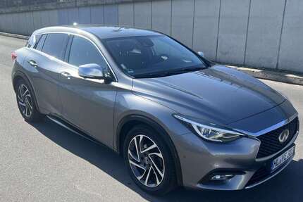INFINITI Q30 165.972 km 12.900 &euro; Berlin 10627