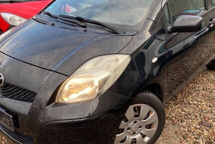 Toyota Yaris 127.000 km 1.950 &euro; Berlin 10245