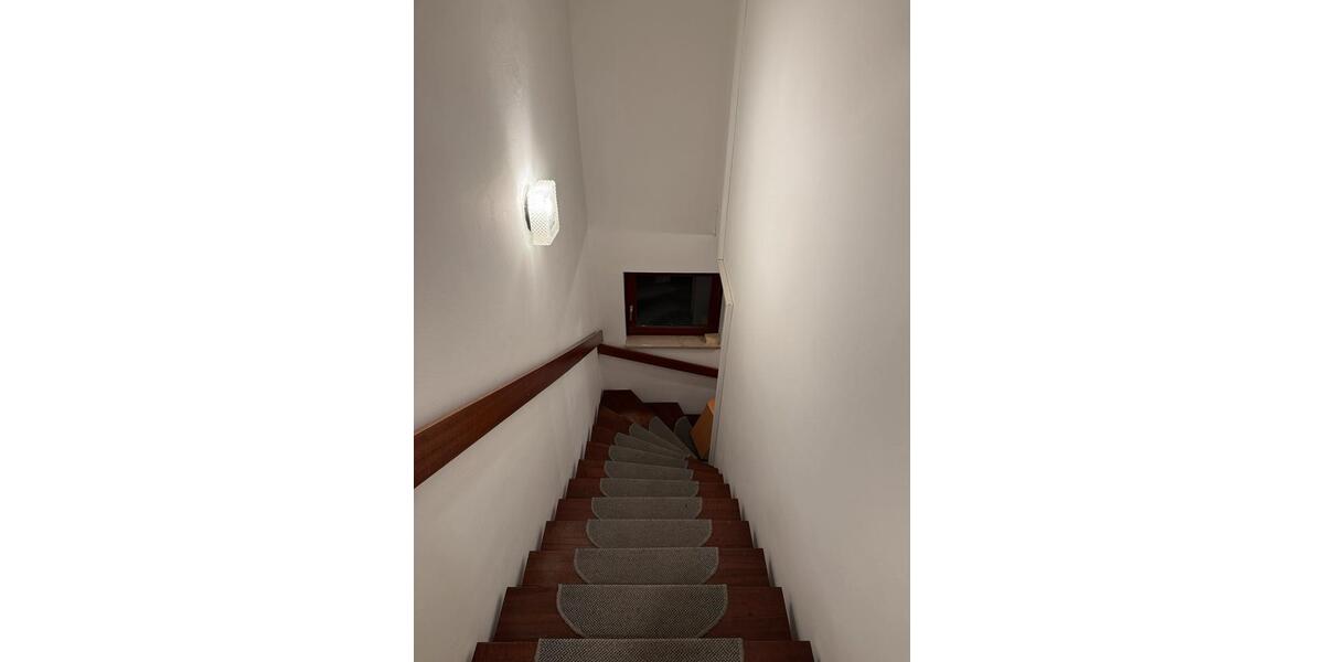 Freistehendes Haus mit ca. 200 m², Garten & Parkplatz 7 zimmer