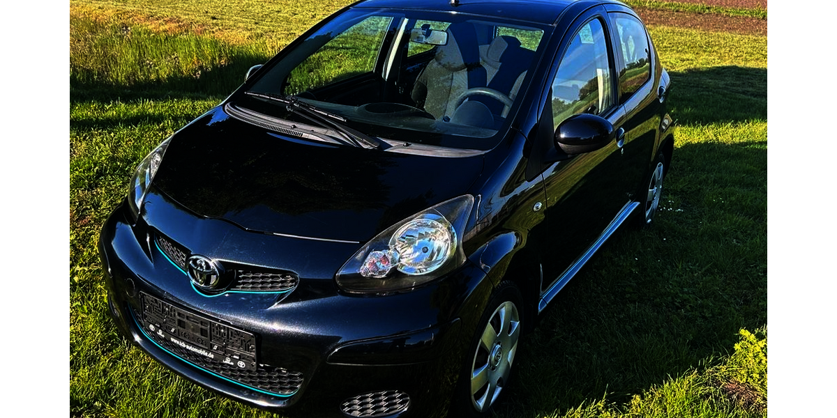 Toyota Aygo (X) 66.900 km 4.990 &euro; Berlin 10119