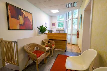 Zentrale, barrierefreie Praxis- oder Gewerbefläche - gepflegter Zustand zimmer