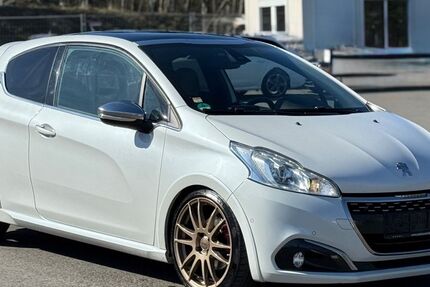 Peugeot 208 172.000 km 6.999 &euro; Wildau 15745