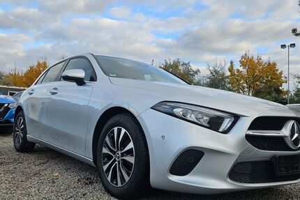 Mercedes-Benz A 180 142.600 km 17.900 &euro; Berlin 12099