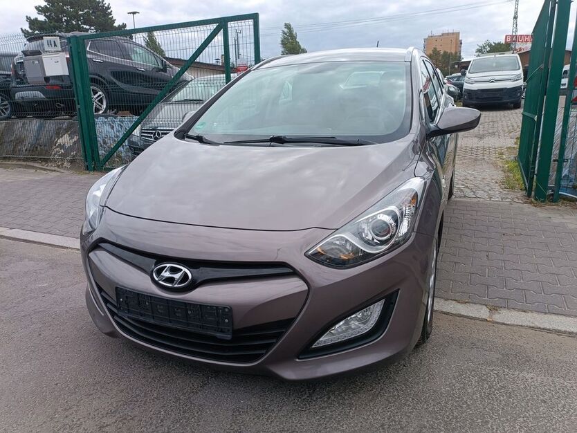 Hyundai i30 92.000 km 5.999 € Berlin 13597