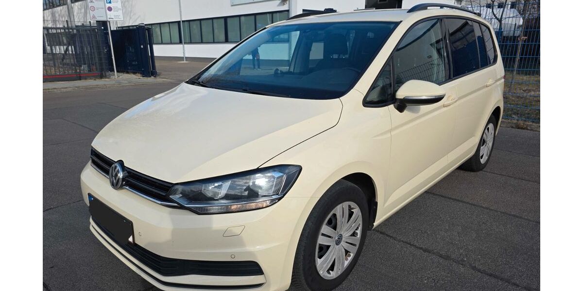 VW Touran 309.000 km 8.800 &euro; Berlin 12487