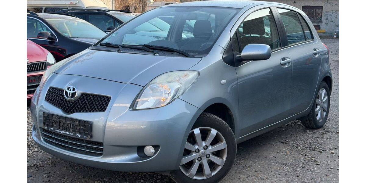 Toyota Yaris 123.000 km 3.950 &euro; Berlin 10245